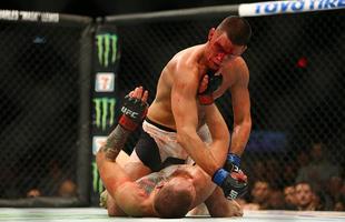 Nate Diaz vence Conor McGregor por finalizao na luta principal do UFC 196