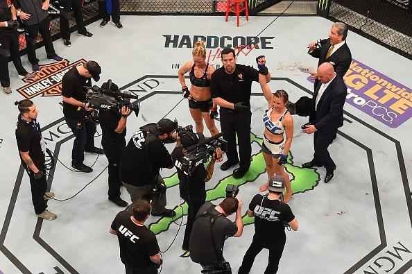 Miesha Tate finaliza Holly Holm com mata-leo, no quinto round, e conquista cinturo peso galo