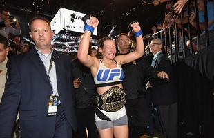 Miesha Tate finaliza Holly Holm com mata-leo, no quinto round, e conquista cinturo peso galo