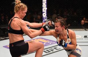 Miesha Tate finaliza Holly Holm com mata-leo, no quinto round, e conquista cinturo peso galo