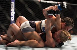 Miesha Tate finaliza Holly Holm com mata-leo, no quinto round, e conquista cinturo peso galo