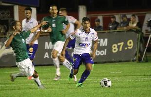 Lance da partida entre Caldense e Cruzeiro, em Poos de Caldas, pelo Campeonato Mineiro