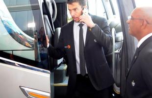 Jogadores do Atltico no Aeroporto Internacional de Confins durante embarque para o Chile