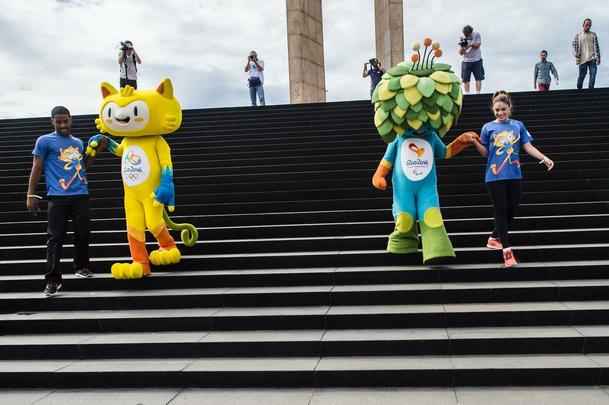 Vincius e Tom representam a fauna e a flora brasileiras nos Jogos Olmpicos do Rio de Janeiro