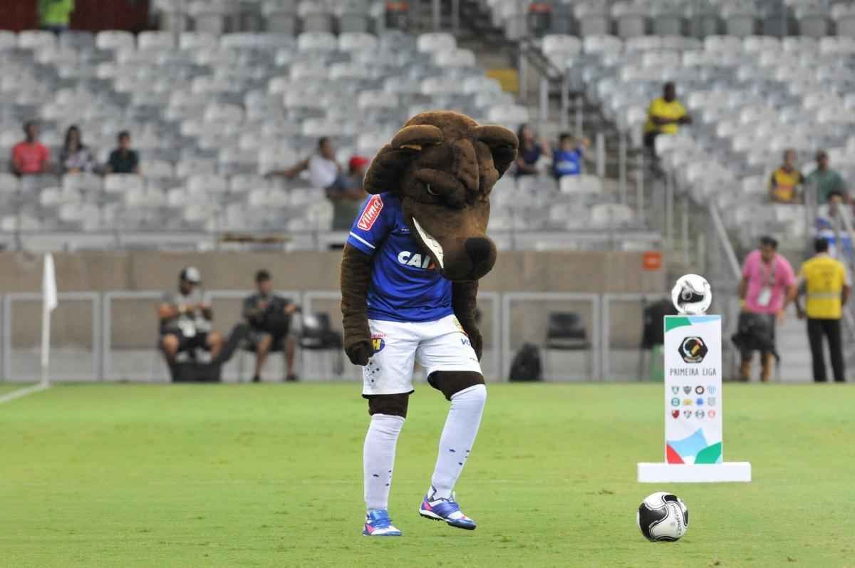 Cruzeiro e Atltico-PR jogaram no Mineiro pela terceira rodada do Grupo C da Primeira Liga