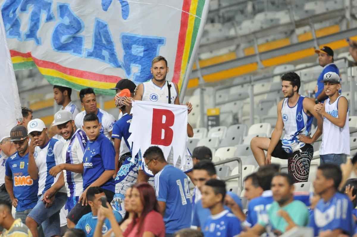 Cruzeiro e Atltico-PR jogaram no Mineiro pela terceira rodada do Grupo C da Primeira Liga