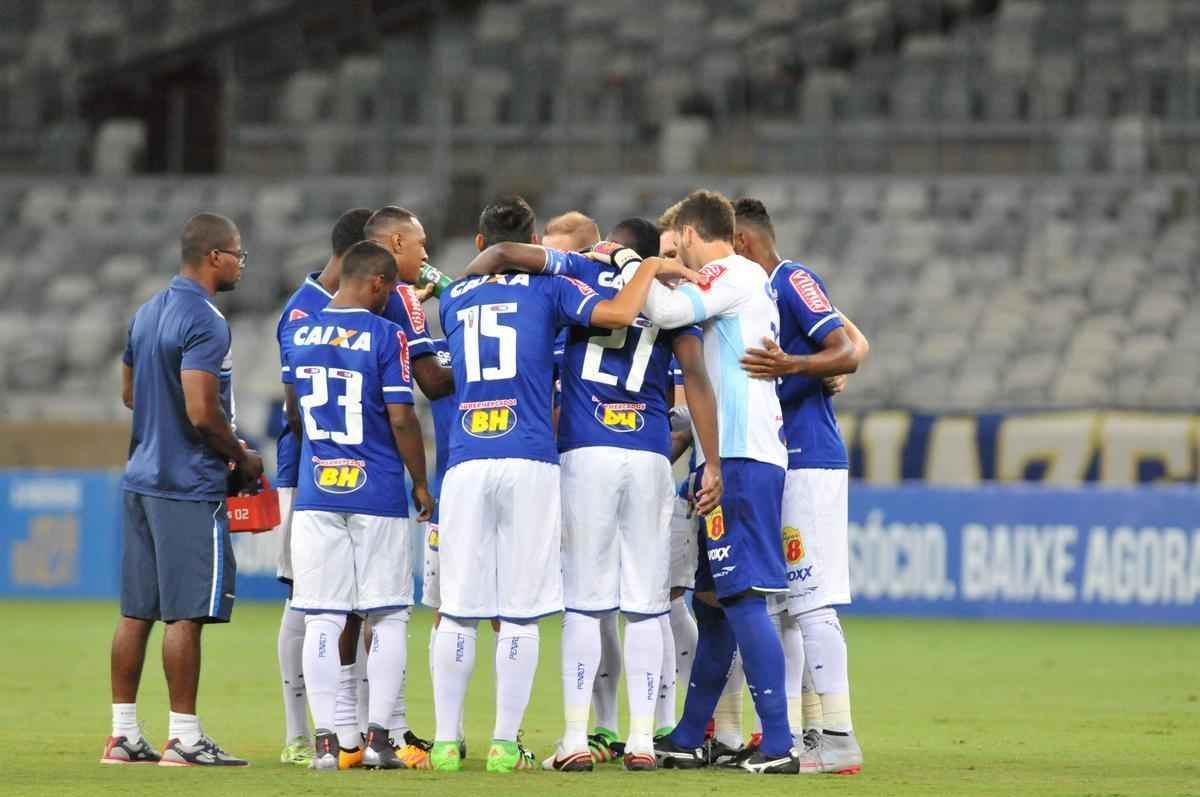 Cruzeiro e Atltico-PR jogaram no Mineiro pela terceira rodada do Grupo C da Primeira Liga