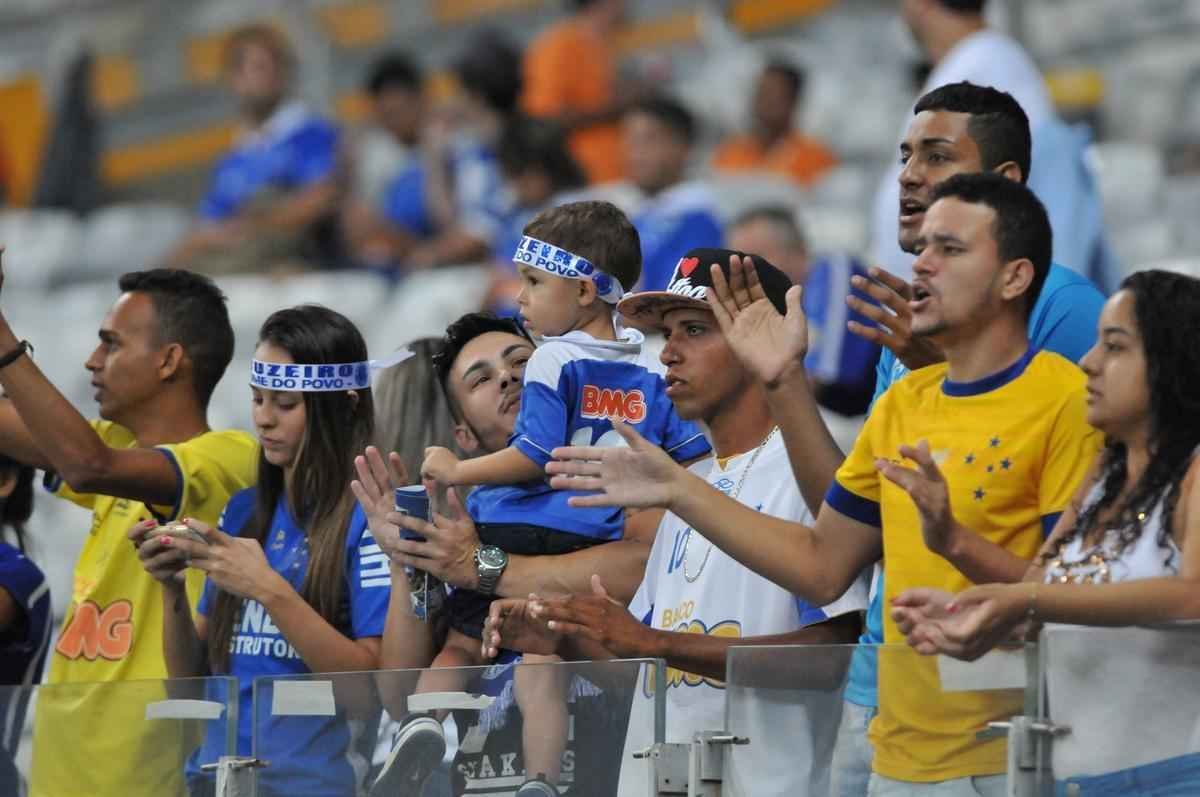 Cruzeiro e Atltico-PR jogaram no Mineiro pela terceira rodada do Grupo C da Primeira Liga