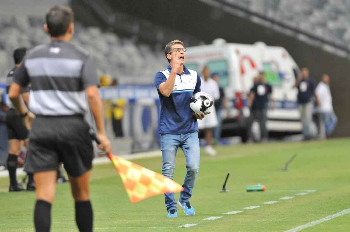 Cruzeiro e Atltico-PR jogaram no Mineiro pela terceira rodada do Grupo C da Primeira Liga