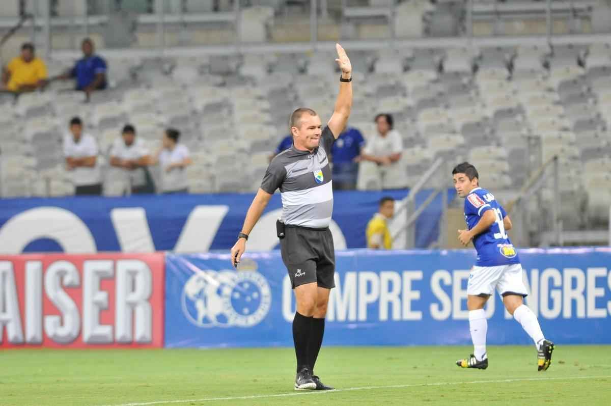 Cruzeiro e Atltico-PR jogaram no Mineiro pela terceira rodada do Grupo C da Primeira Liga