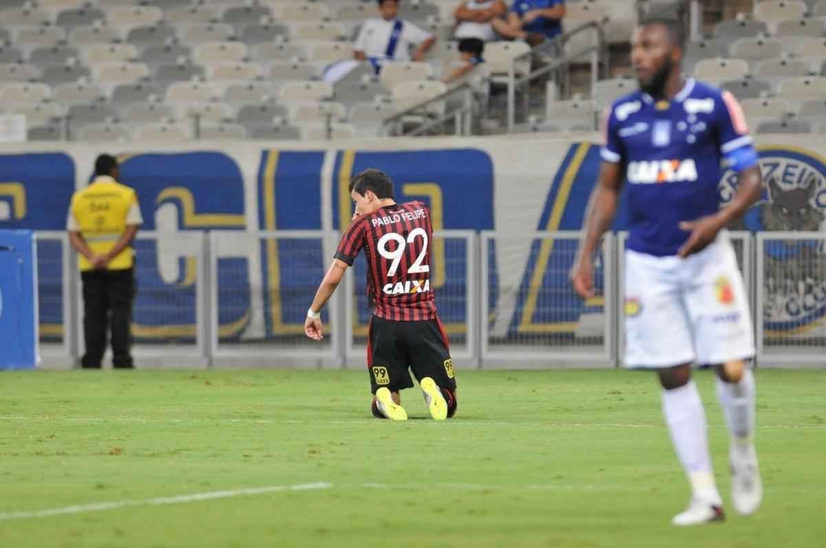 Cruzeiro e Atltico-PR jogaram no Mineiro pela terceira rodada do Grupo C da Primeira Liga