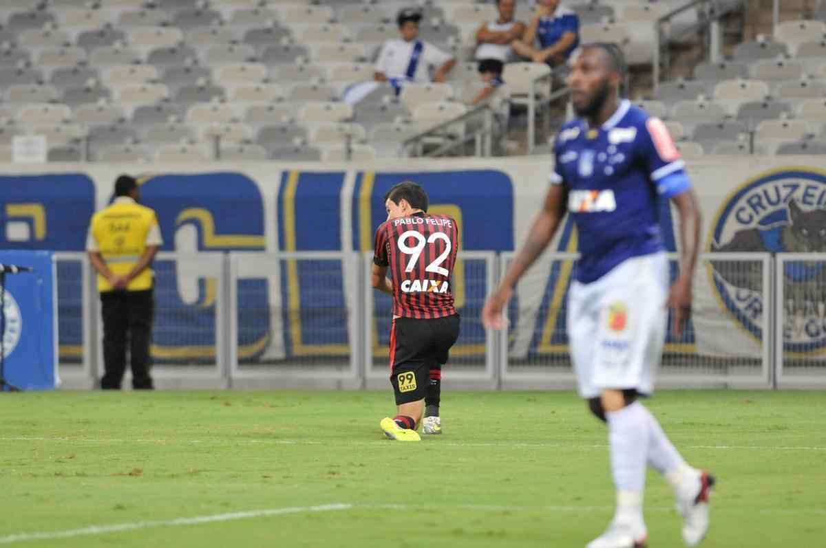 Cruzeiro e Atltico-PR jogaram no Mineiro pela terceira rodada do Grupo C da Primeira Liga