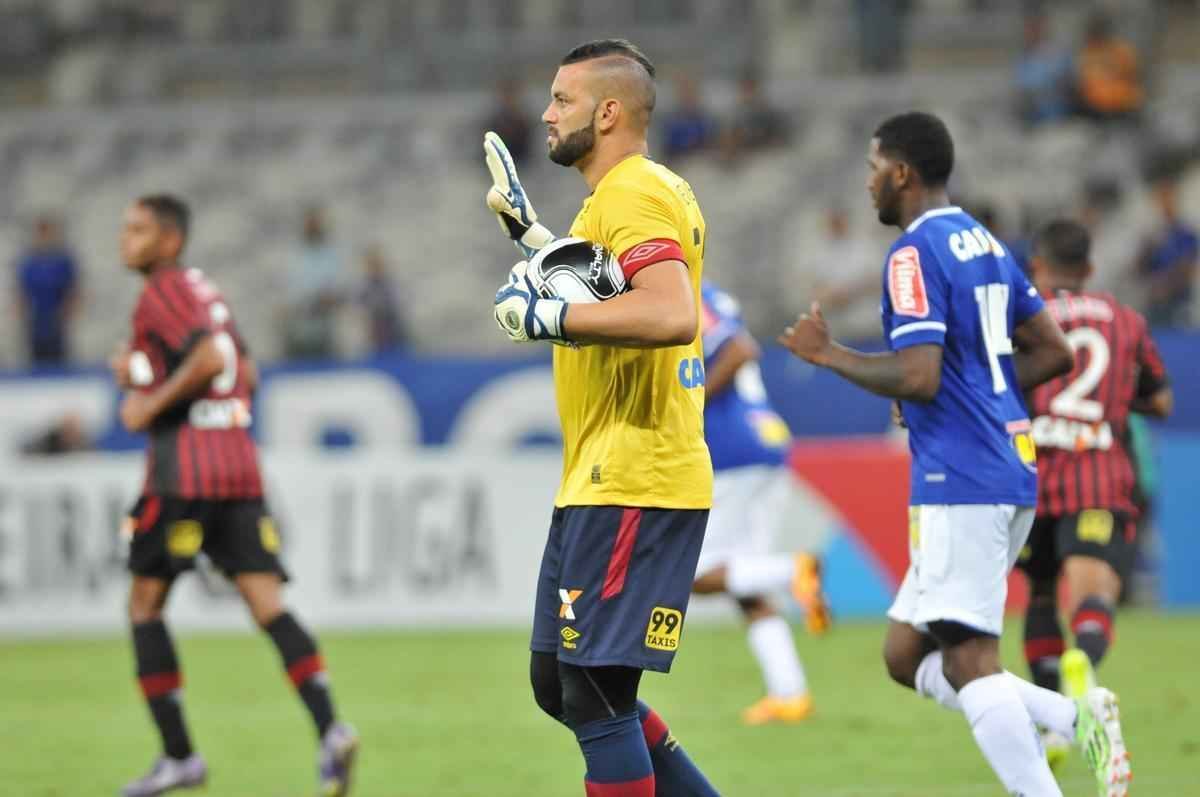 Cruzeiro e Atltico-PR jogaram no Mineiro pela terceira rodada do Grupo C da Primeira Liga