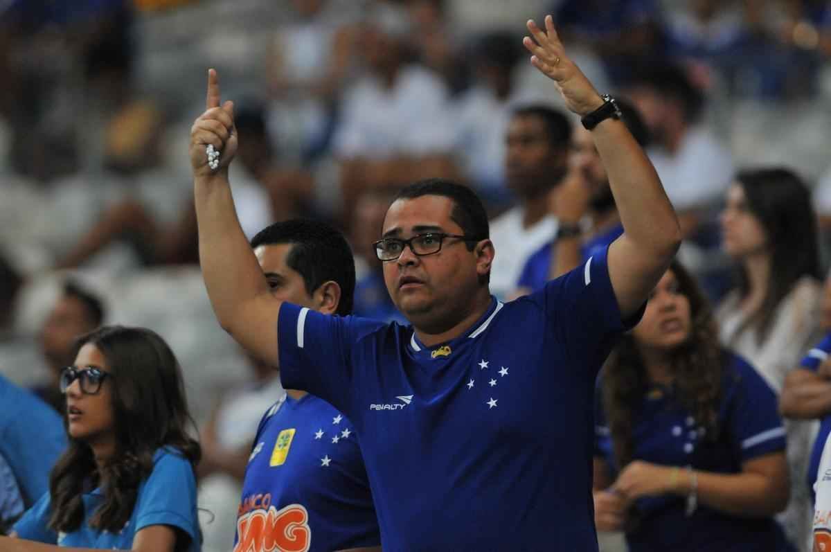 Cruzeiro e Atltico-PR jogaram no Mineiro pela terceira rodada do Grupo C da Primeira Liga