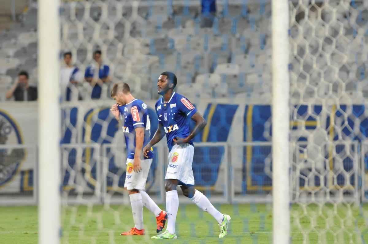 Douglas Coutinho abriu caminho para a virada cruzeirense no Mineiro