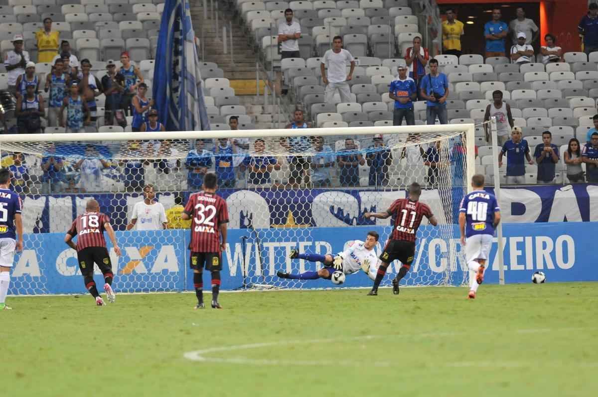 Rafael defendeu pnalti cobrado por Niko nos acrscimos e garantiu vitria celeste