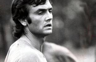 Perfumo defendeu o Cruzeiro entre 1971 e 1974, e foi tricampeo mineiro (72, 73 e 74).