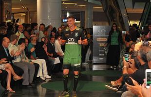 Amrica apresentou coleo de uniformes 2016, desenhados pelo estilista Ronaldo Fraga e produzidos pela Lupo