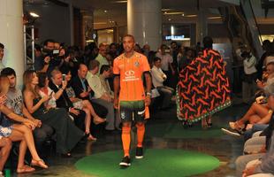 Amrica apresentou coleo de uniformes 2016, desenhados pelo estilista Ronaldo Fraga e produzidos pela Lupo