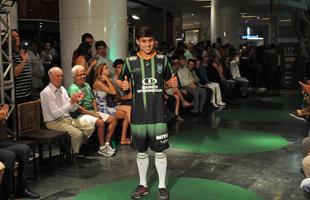 Amrica apresentou coleo de uniformes 2016, desenhados pelo estilista Ronaldo Fraga e produzidos pela Lupo