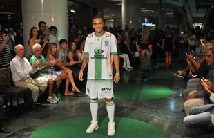 Amrica apresentou coleo de uniformes 2016, desenhados pelo estilista Ronaldo Fraga e produzidos pela Lupo