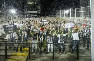 Galo segurou a presso e garantiu a liderana do Grupo 5 em Santiago