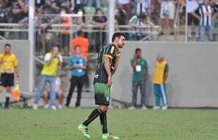 Como j fez em maro de 2014, o volante Leandro Guerreiro voltou a provocar torcida do Atltico, no Horto. O volante sinalizou o '6 a 1', placar histrico de vitria sobre o Galo quando ainda defendia o Cruzeiro, em 2011