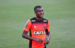 Galo treinou e Robinho trabalhou normalmente. J o goleiro Victor foi vetado e Giovanni ser o titular