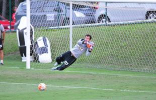 Galo treinou e Robinho trabalhou normalmente. J o goleiro Victor foi vetado e Giovanni ser o titular