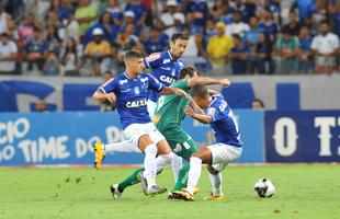 Bruno Rodrigo, de cabea, abriu o placar para o Cruzeiro no Mineiro