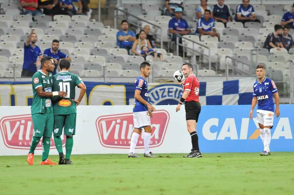 Imagens do jogo entre Cruzeiro e Uberlndia no Mineiro