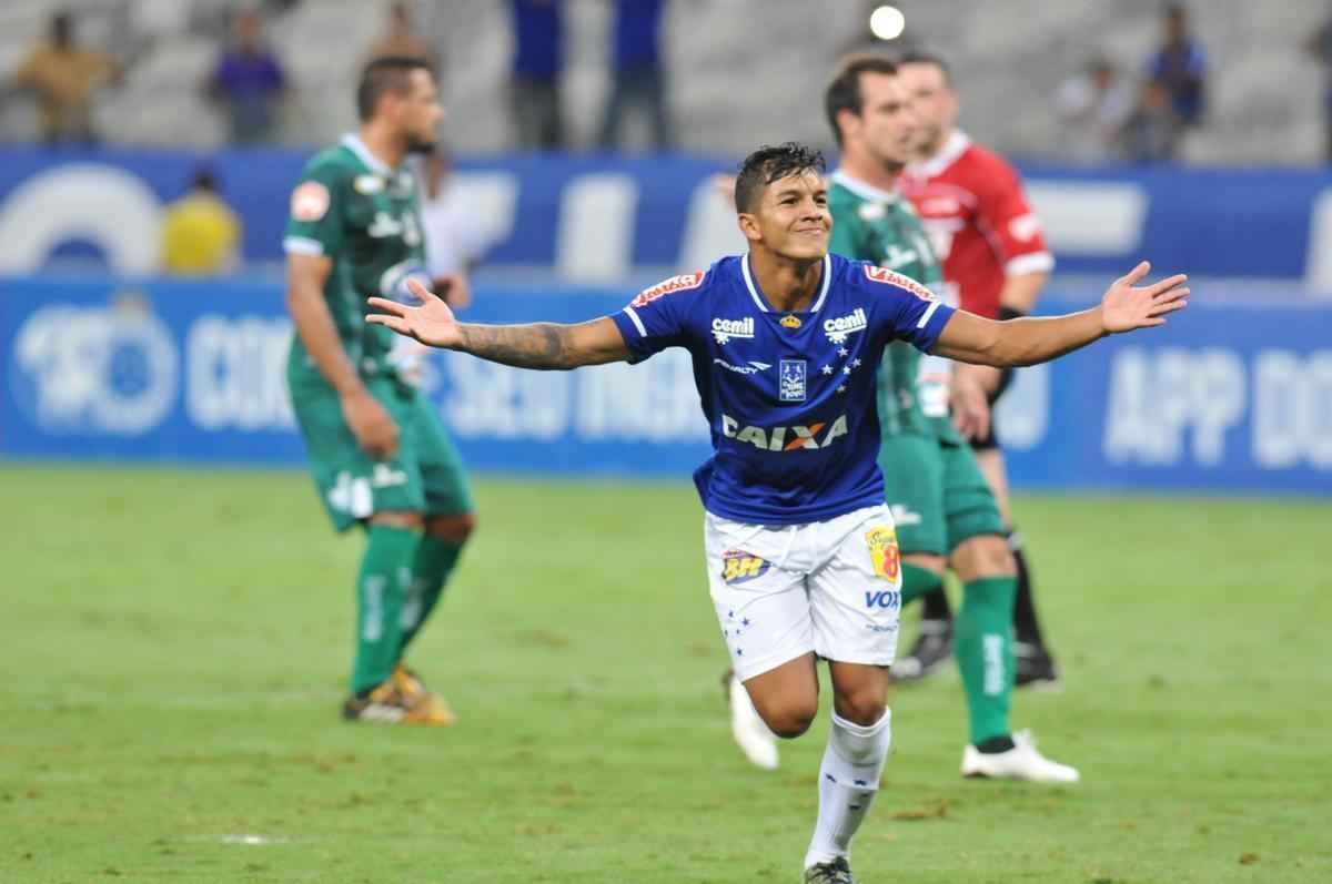 Lucas Romero marcou, de pnalti, seu primeiro gol com a camisa do Cruzeiro