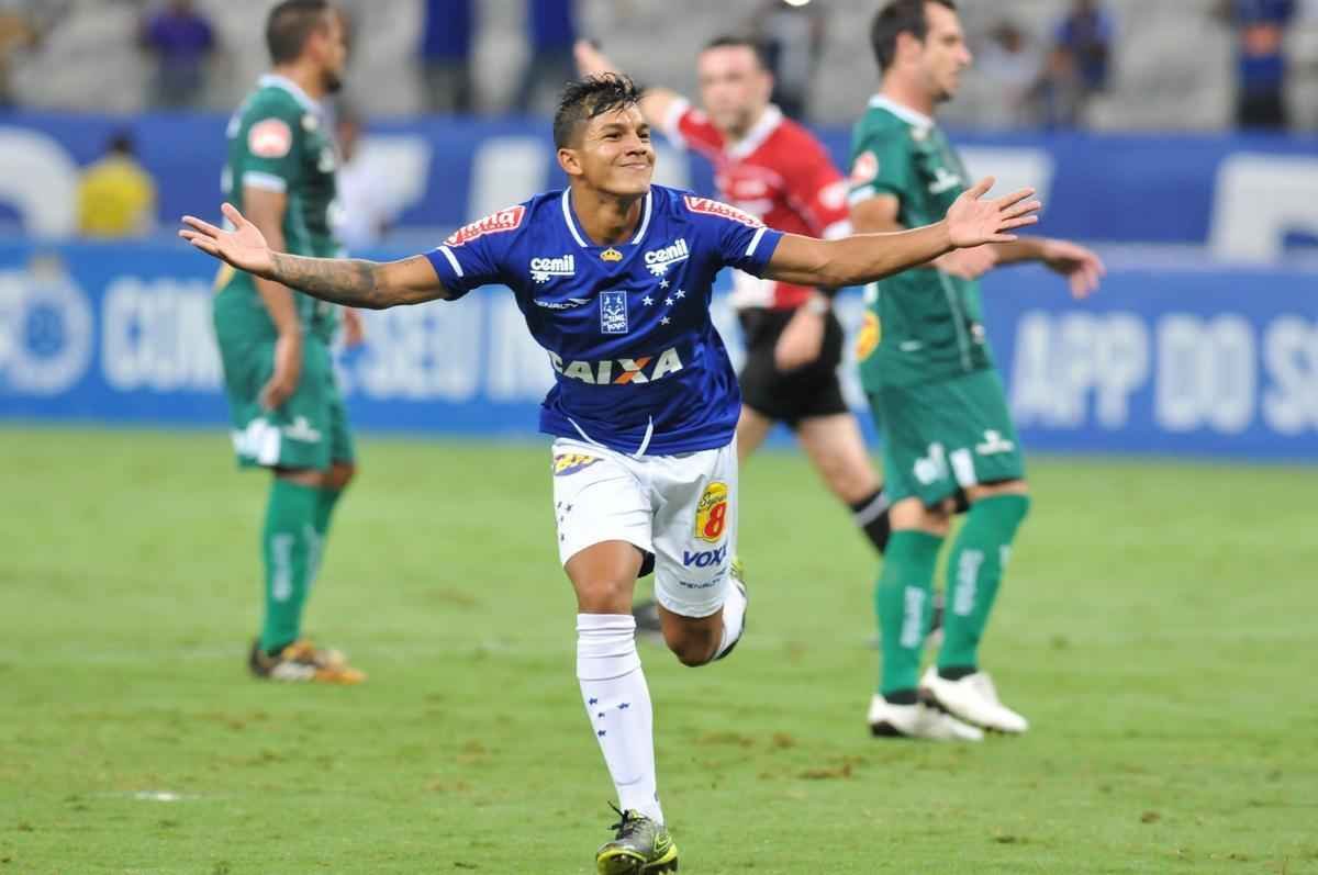 Lucas Romero marcou, de pnalti, seu primeiro gol com a camisa do Cruzeiro