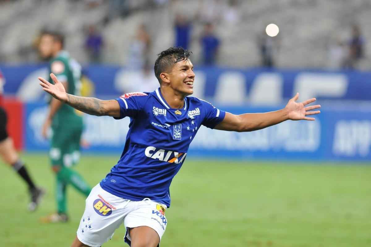 Lucas Romero marcou, de pnalti, seu primeiro gol com a camisa do Cruzeiro