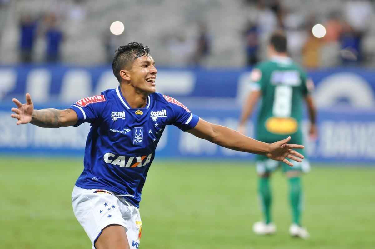 Lucas Romero marcou, de pnalti, seu primeiro gol com a camisa do Cruzeiro