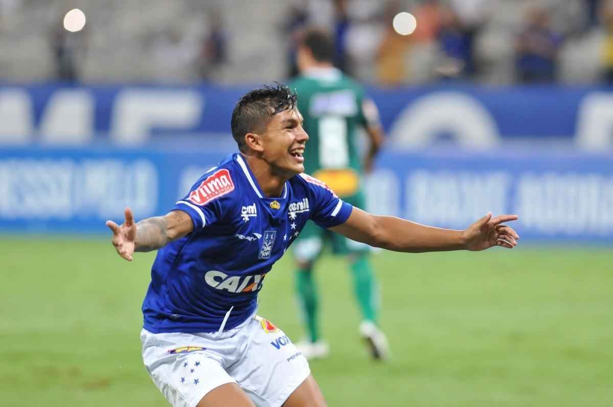 Lucas Romero marcou, de pnalti, seu primeiro gol com a camisa do Cruzeiro