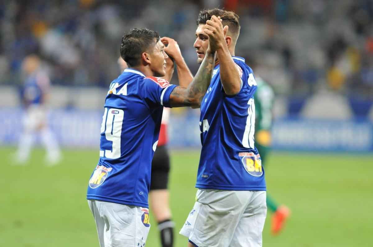 Lucas Romero marcou, de pnalti, seu primeiro gol com a camisa do Cruzeiro