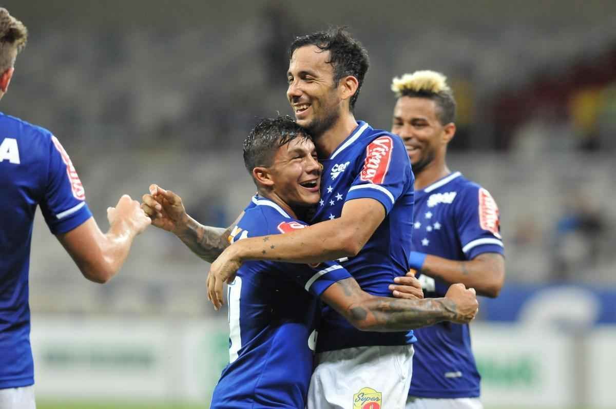 Ariel Cabral marcou seu primeiro gol pelo Cruzeiro, o terceiro na vitria sobre o Uberlndia