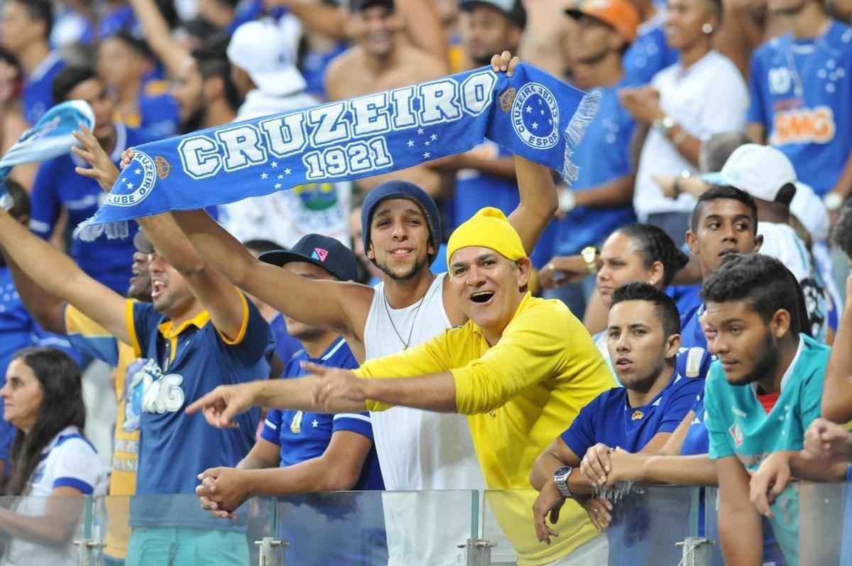 Ariel Cabral marcou seu primeiro gol pelo Cruzeiro, o terceiro na vitria sobre o Uberlndia