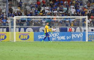 Cruzeiro, de Fbio, goleou Uberlndia por 3 a 0 e assumiu liderana do Mineiro