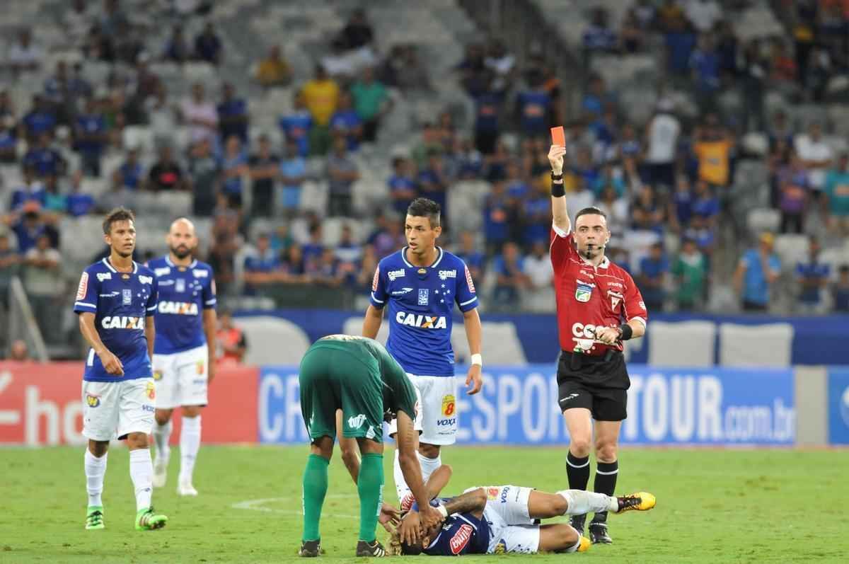 Cruzeiro goleou Uberlndia por 3 a 0 e assumiu liderana do Mineiro