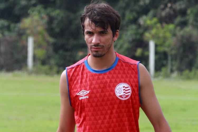 Caque Valdvia, meia, foi para o Nutico