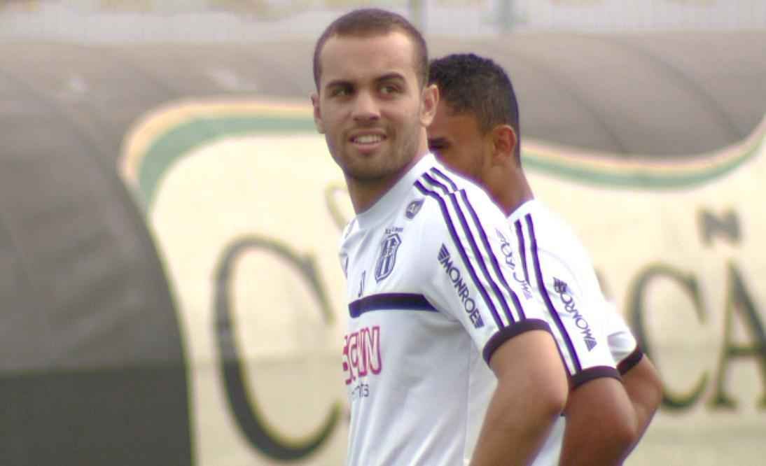 Hugo Ragelli, atacante, foi para a Ponte Preta