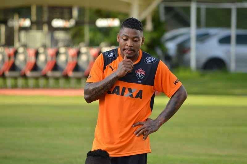 Marinho, atacante, foi para o Vitria