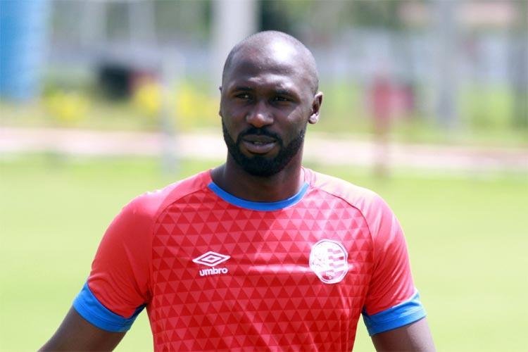 Rodrigo Souza, volante, foi para o Nutico