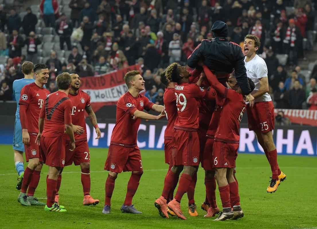 O Bayern de Munique conseguiu um vitria histria sobre a Juventus nesta quarta-feira para avanar s quartas de final da Liga dos Campees. Aps sair perdendo por 2 a 0, conseguiu o empate aos 45 minutos do segundo tempo e garantiu o triunfo por 4 a 2 no segundo tempo da prorrogao. O jovem Coman, de apenas 19 anos, est no Bayern emprestado pela Juventus, participou dos dois gols no tempo normal e marcou o tento que fechou a contagem na Allianz Arena.