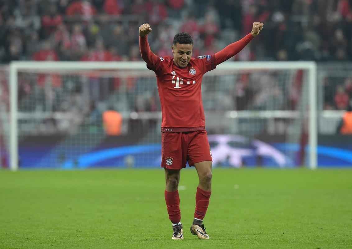 O Bayern de Munique conseguiu um vitria histria sobre a Juventus nesta quarta-feira para avanar s quartas de final da Liga dos Campees. Aps sair perdendo por 2 a 0, conseguiu o empate aos 45 minutos do segundo tempo e garantiu o triunfo por 4 a 2 no segundo tempo da prorrogao. O jovem Coman, de apenas 19 anos, est no Bayern emprestado pela Juventus, participou dos dois gols no tempo normal e marcou o tento que fechou a contagem na Allianz Arena.