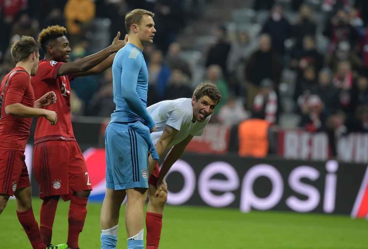 O Bayern de Munique conseguiu um vitria histria sobre a Juventus nesta quarta-feira para avanar s quartas de final da Liga dos Campees. Aps sair perdendo por 2 a 0, conseguiu o empate aos 45 minutos do segundo tempo e garantiu o triunfo por 4 a 2 no segundo tempo da prorrogao. O jovem Coman, de apenas 19 anos, est no Bayern emprestado pela Juventus, participou dos dois gols no tempo normal e marcou o tento que fechou a contagem na Allianz Arena.