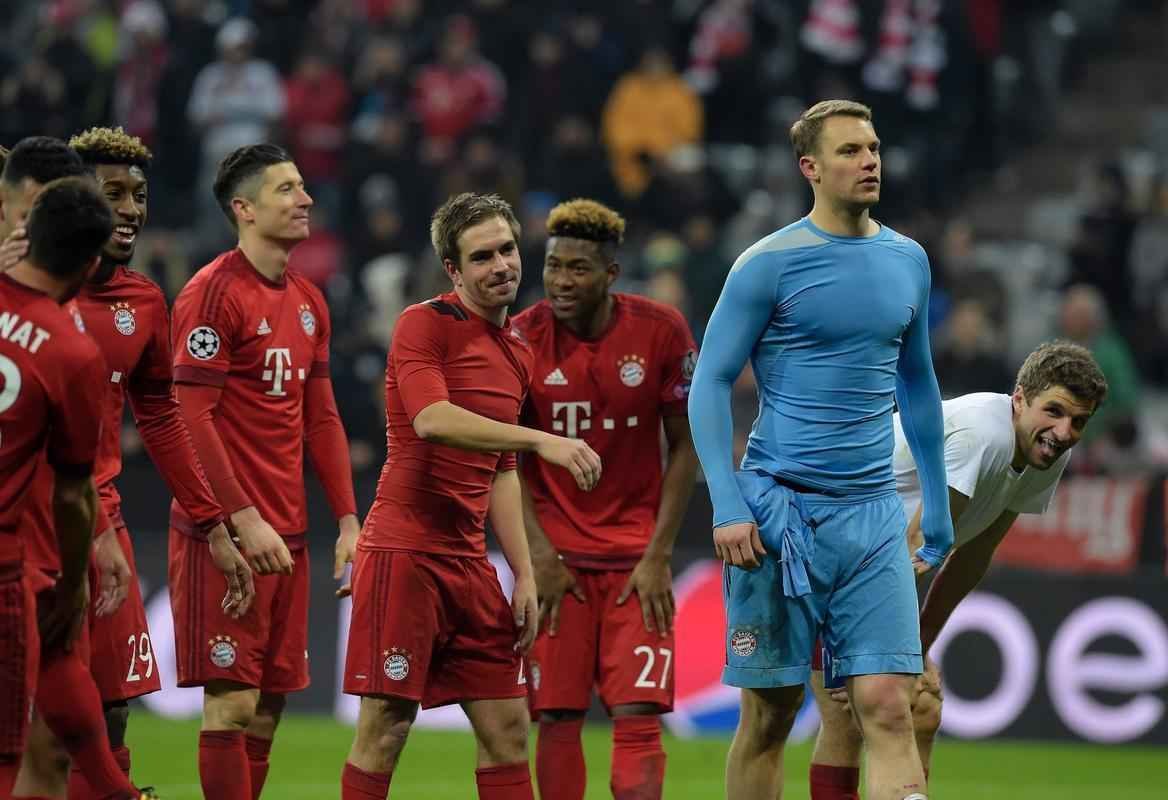 O Bayern de Munique conseguiu um vitria histria sobre a Juventus nesta quarta-feira para avanar s quartas de final da Liga dos Campees. Aps sair perdendo por 2 a 0, conseguiu o empate aos 45 minutos do segundo tempo e garantiu o triunfo por 4 a 2 no segundo tempo da prorrogao. O jovem Coman, de apenas 19 anos, est no Bayern emprestado pela Juventus, participou dos dois gols no tempo normal e marcou o tento que fechou a contagem na Allianz Arena.