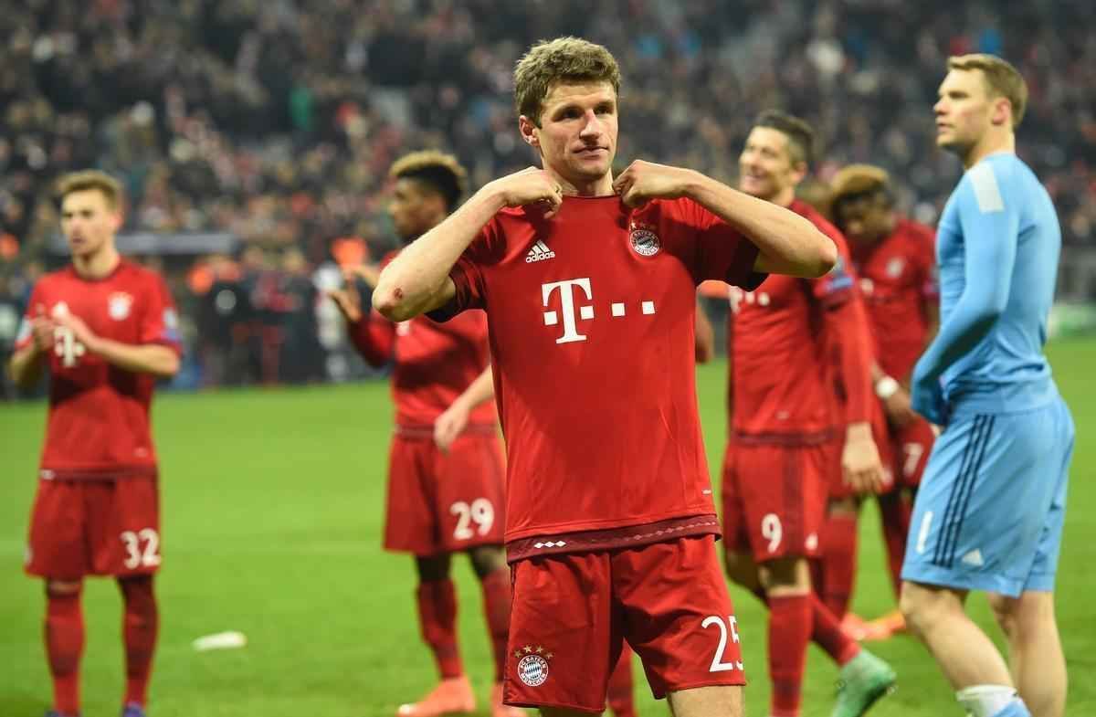 O Bayern de Munique conseguiu um vitria histria sobre a Juventus nesta quarta-feira para avanar s quartas de final da Liga dos Campees. Aps sair perdendo por 2 a 0, conseguiu o empate aos 45 minutos do segundo tempo e garantiu o triunfo por 4 a 2 no segundo tempo da prorrogao. O jovem Coman, de apenas 19 anos, est no Bayern emprestado pela Juventus, participou dos dois gols no tempo normal e marcou o tento que fechou a contagem na Allianz Arena.